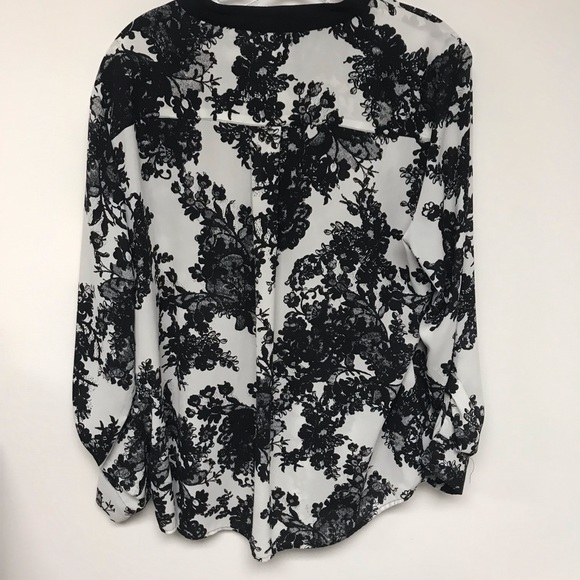 Coldwater Creek black & white design can we worn long sleeve or 3/4 button Vneck - Picture 6 of 8